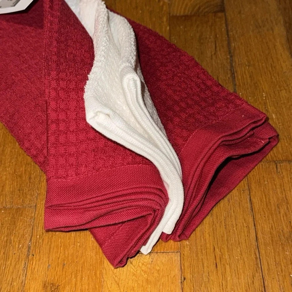 NWT Rae Dunn Home Set of 3 Cotton Kitchen Towels
HTF Red/White Gigi’s Kitchen - Picture 5 of 7